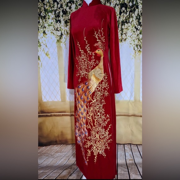 đ đŚ Traditional Vietnam Ao dai in red velvet with embroidery đŚ size L - Picture 3 of 5